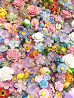 Load image into Gallery viewer, Flat Back Resin Flowers/Charms Scoops. Assorted Colors
