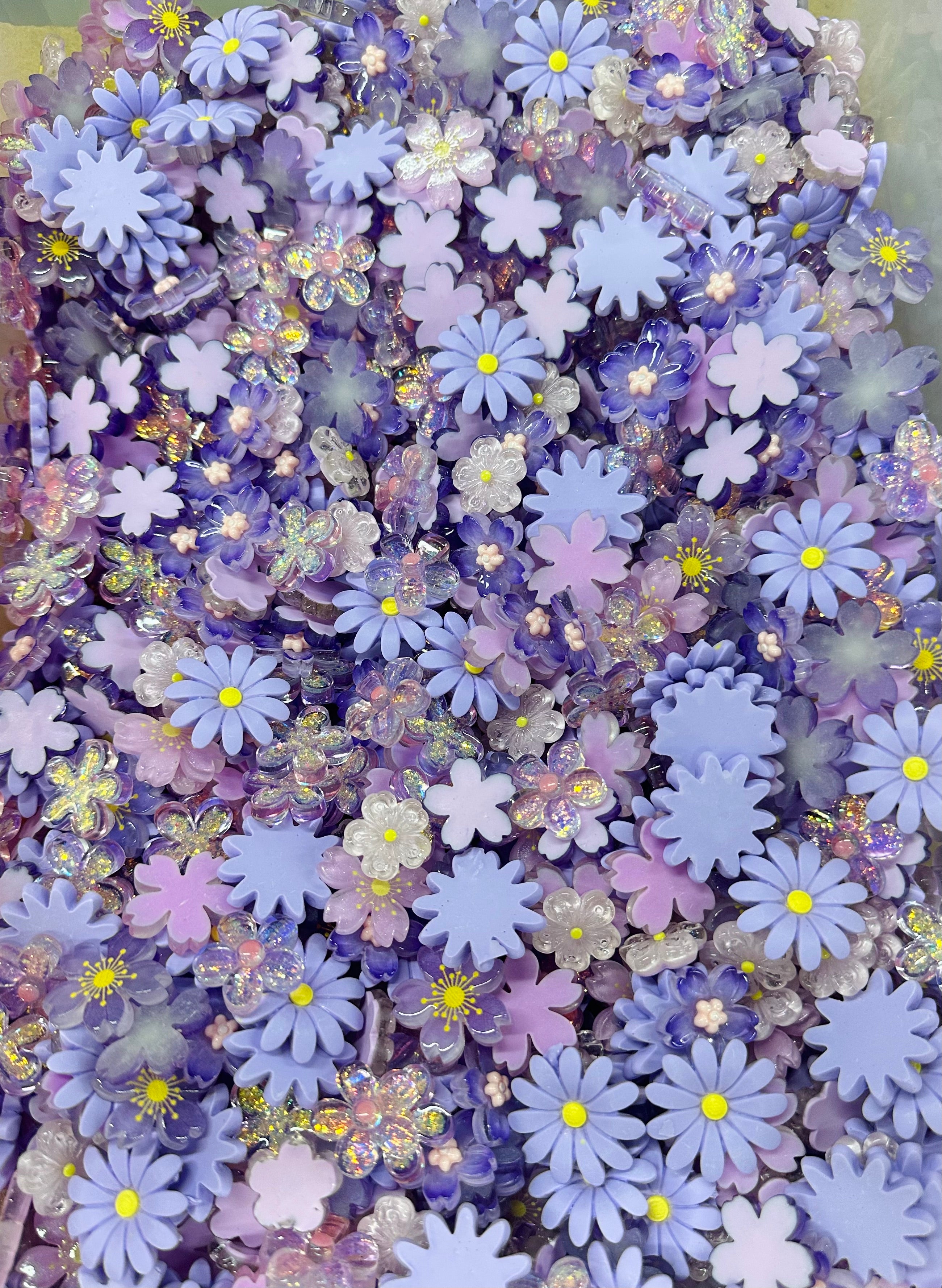 10/15/25 4:30 PM PST Flat Back Resin/Acrylic Flower And Charm Mixes, Assorted Colors