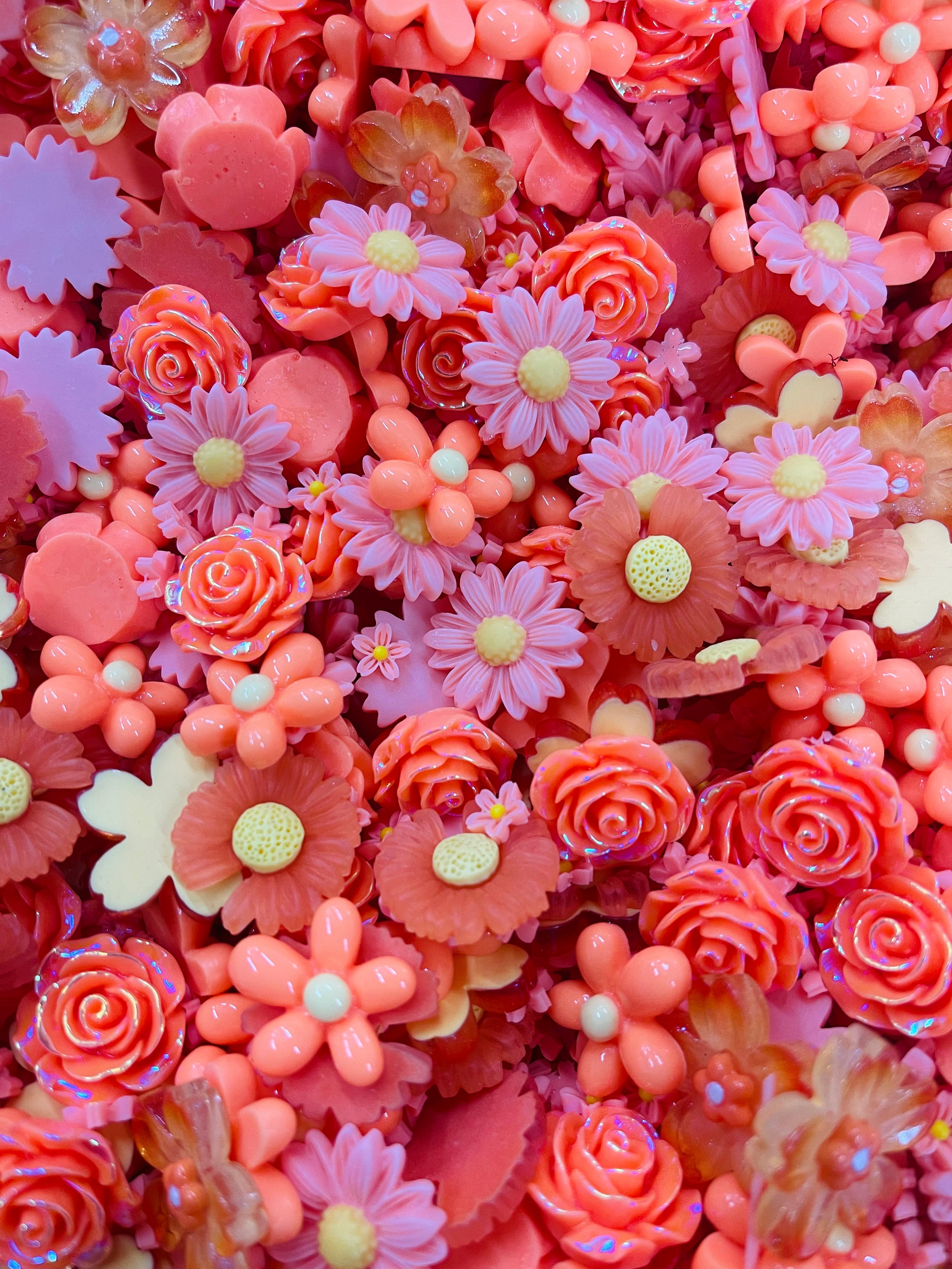 10/15/25 4:30 PM PST Flat Back Resin/Acrylic Flower And Charm Mixes, Assorted Colors