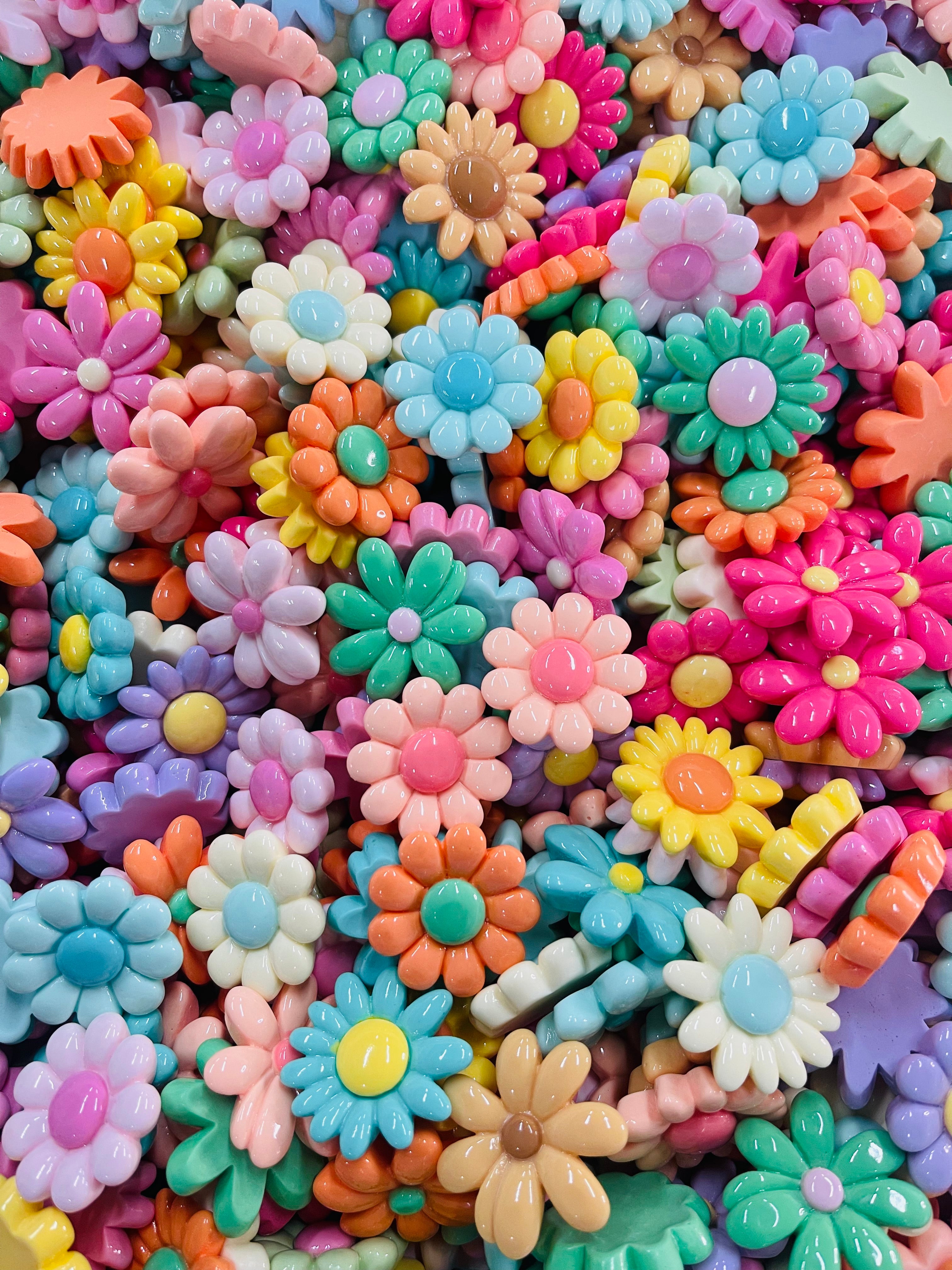 10/15/25 4:30 PM PST Flat Back Resin/Acrylic Flower And Charm Mixes, Assorted Colors
