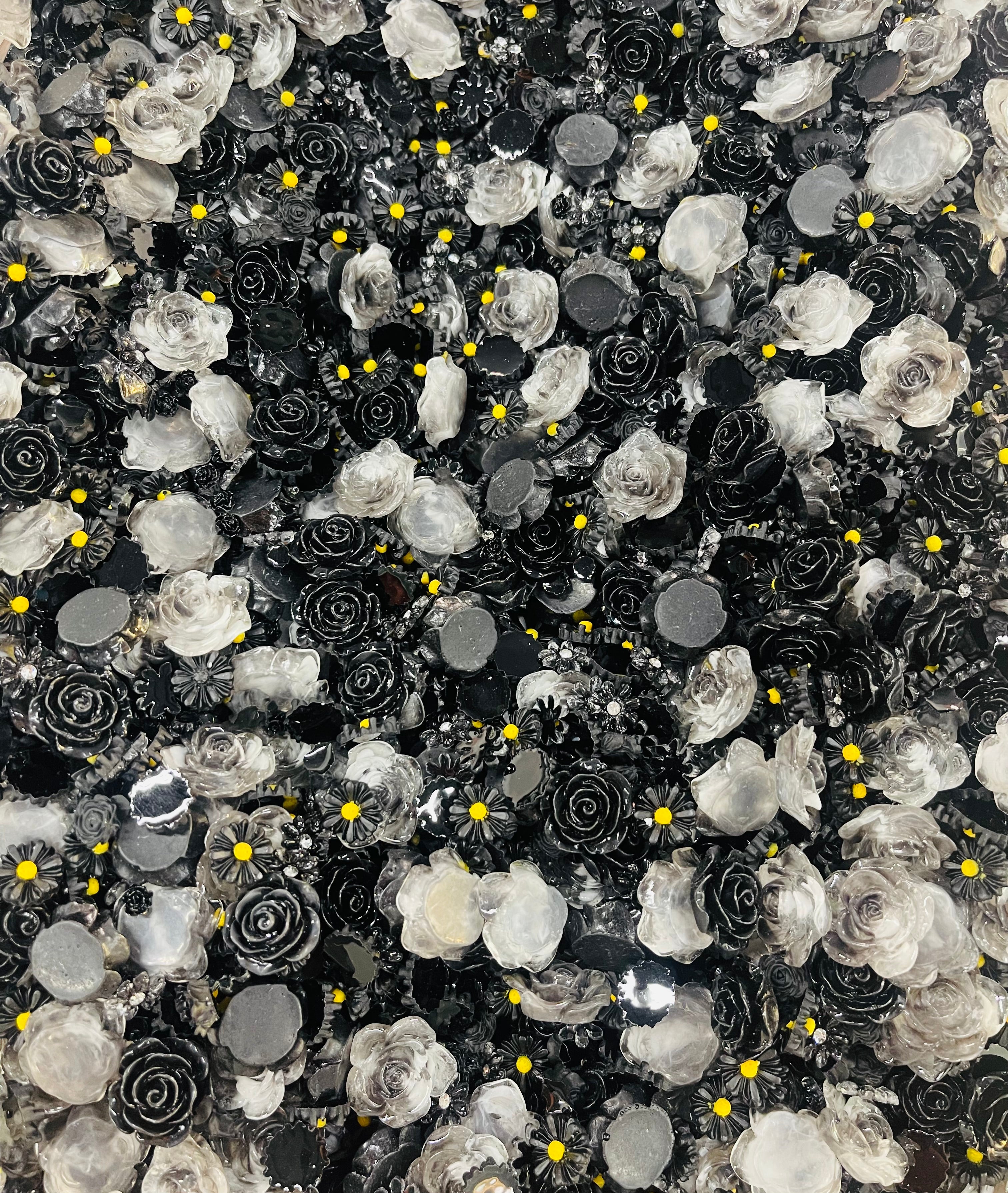 10/15/25 4:30 PM PST Flat Back Resin/Acrylic Flower And Charm Mixes, Assorted Colors