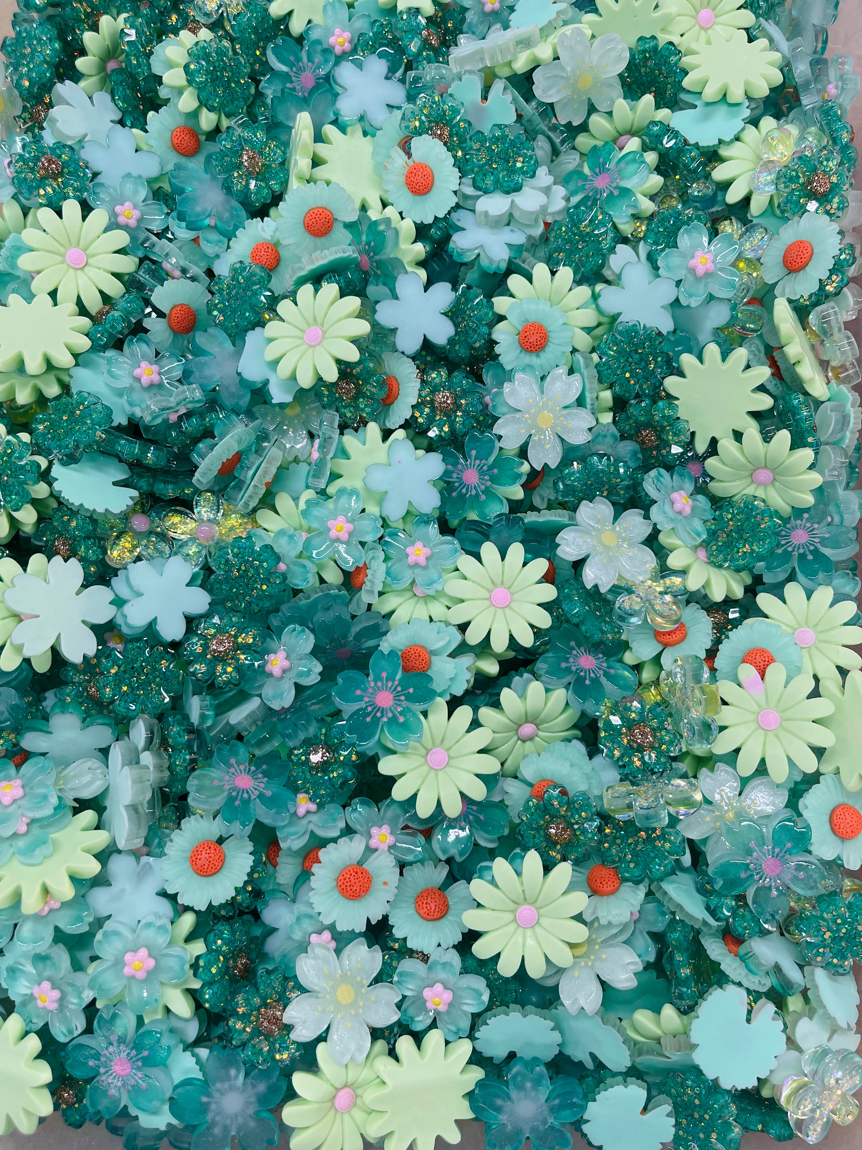 10/15/25 4:30 PM PST Flat Back Resin/Acrylic Flower And Charm Mixes, Assorted Colors