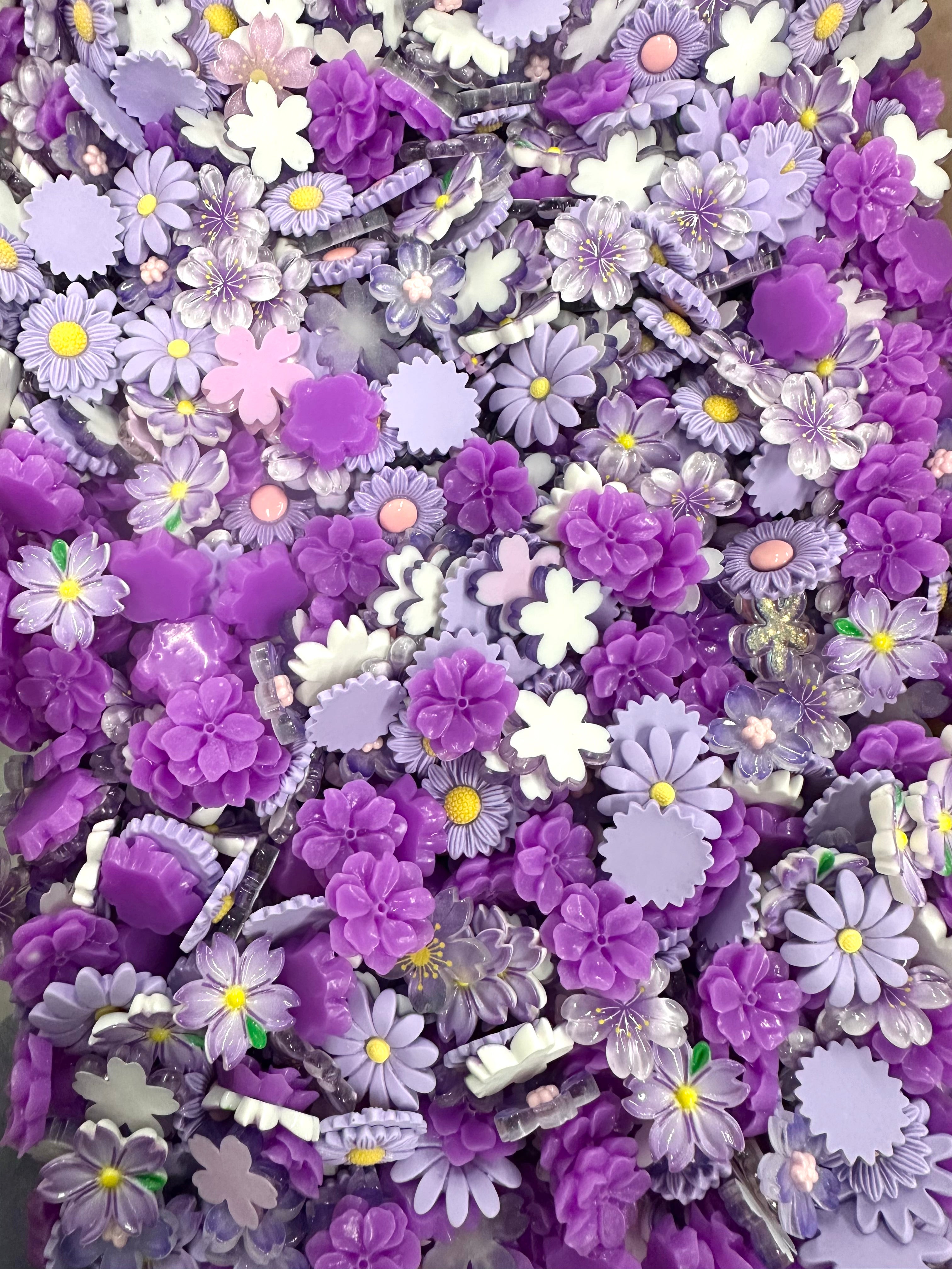 10/15/25 4:30 PM PST Flat Back Resin/Acrylic Flower And Charm Mixes, Assorted Colors