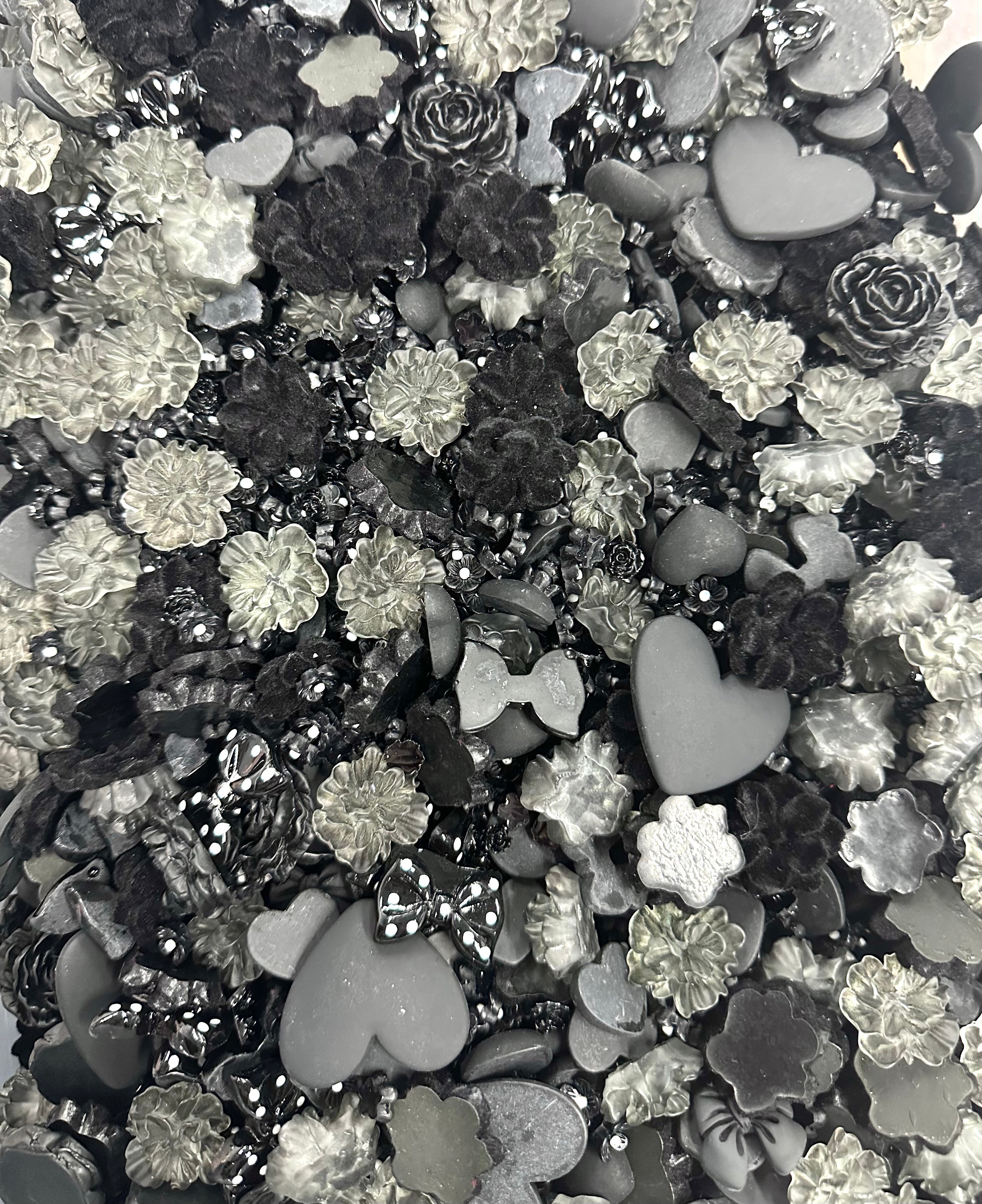 10/15/25 4:30 PM PST Flat Back Resin/Acrylic Flower And Charm Mixes, Assorted Colors