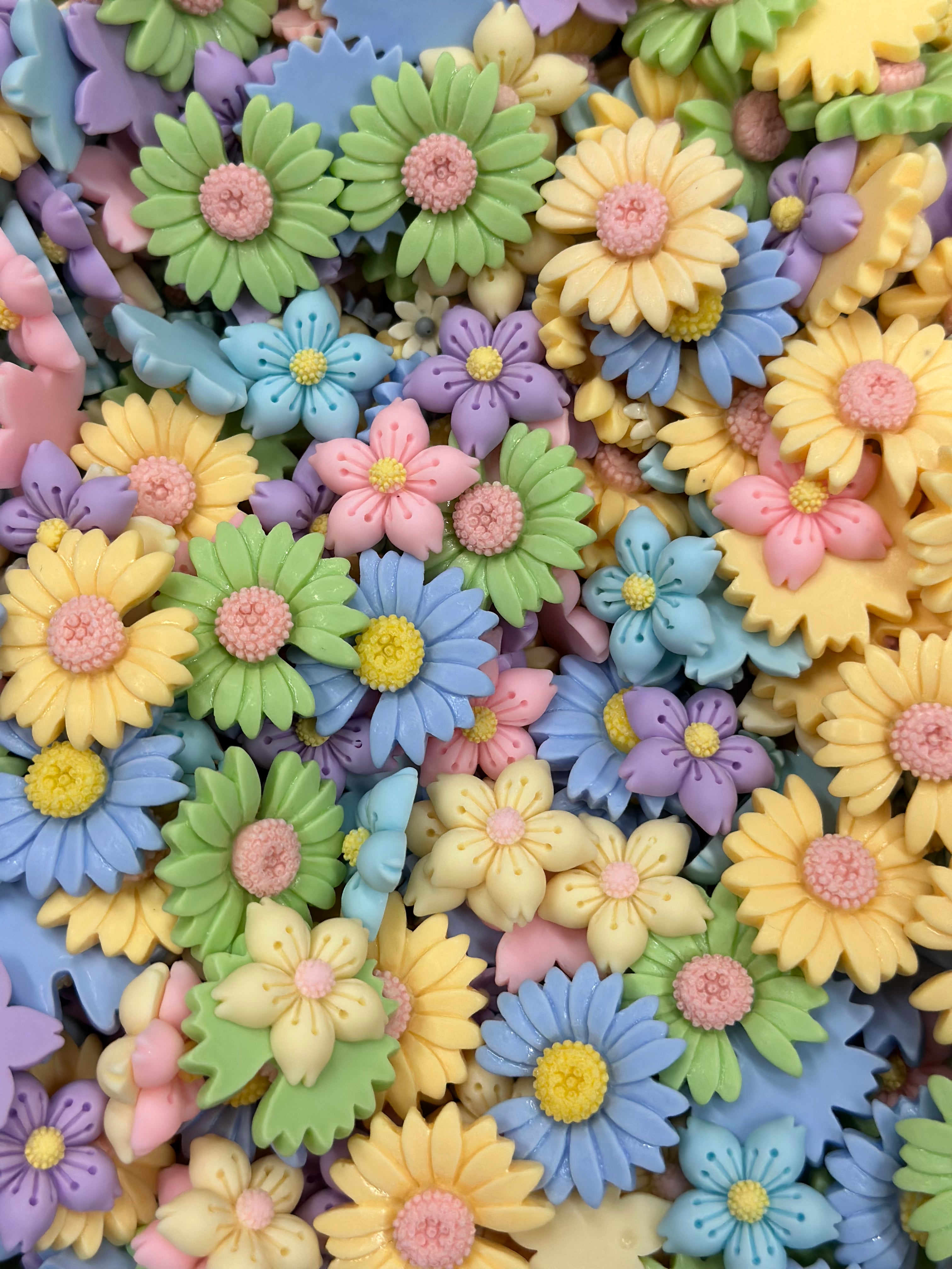 Resin Cabochon, Roses, Flowers, Charms. Pastels