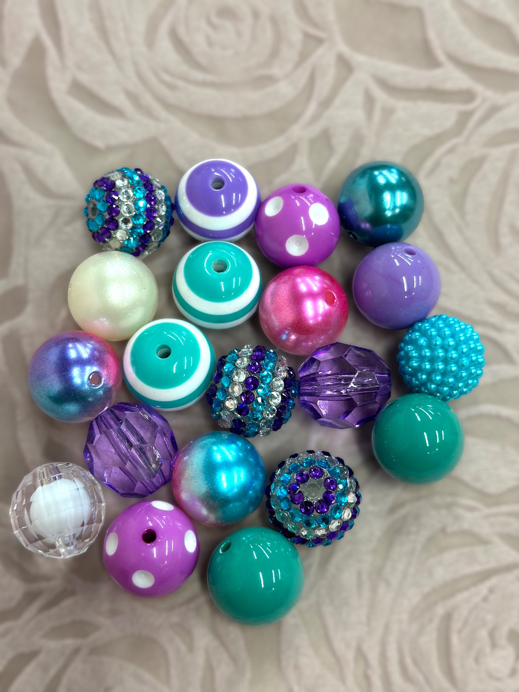 20 mm Bubblegum Beads, 50 pcs/bag. Assorted colors.